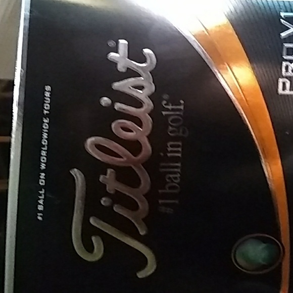 Titlist pro v1 - Picture 2 of 2